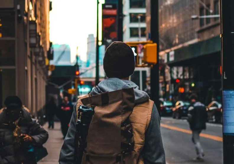 《世界縫縫補補，你要學會愛自己》／僅為情境圖，取自unsplash