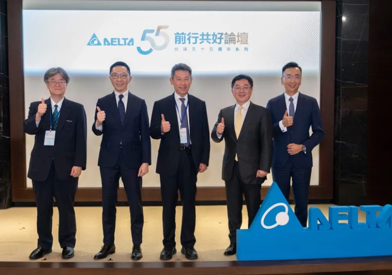 左起：Deloitte日本合夥人伊藤雅之、台達ESG整合策劃辦公室資深處長李立仁、台達董事長暨執行長鄭平、台達永續長周志宏、台達樓宇自動化事業群總經理吳建宏演講。吳季柔攝
