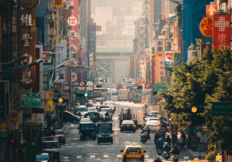 《為什麼有些街道走起來特別涼？》／僅為情境圖，取自unsplash