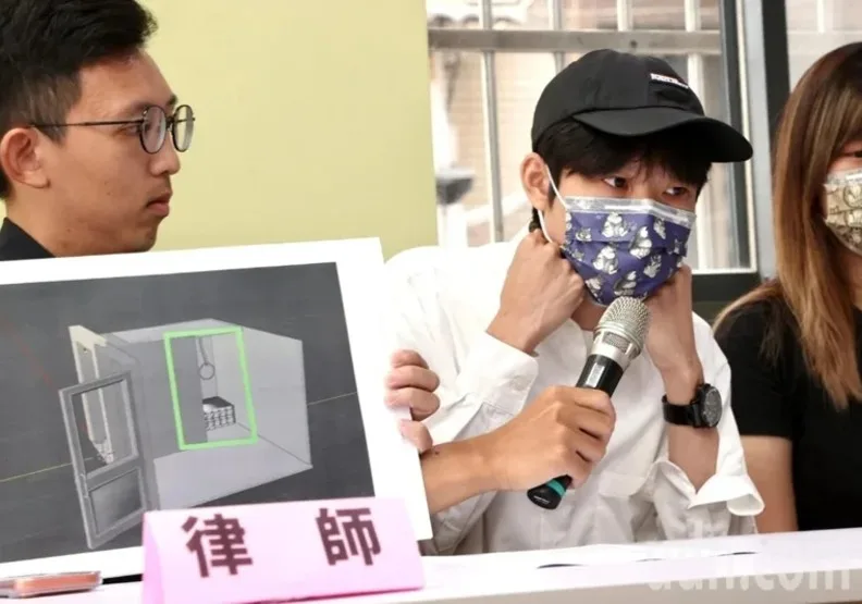 「邏思起子」密室逃脫場所的前員工，說明自己與遭勒頸命危的受害人同樣在密室逃脫扮演吊死鬼的過程，自己也險些遇難的經驗。取自聯合新聞網