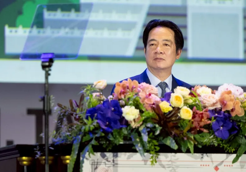 總統賴清德17日晚間在臉書做出5點說明，強調維持台海及區域和平穩定現狀，是台灣2300萬人民的最大共識。總統府提供