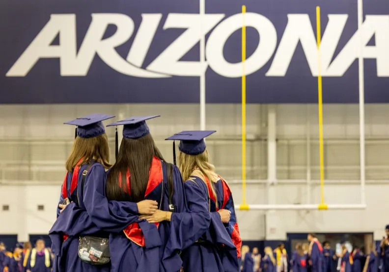 美國亞利桑那大學畢典。取自FB@The University of Arizona