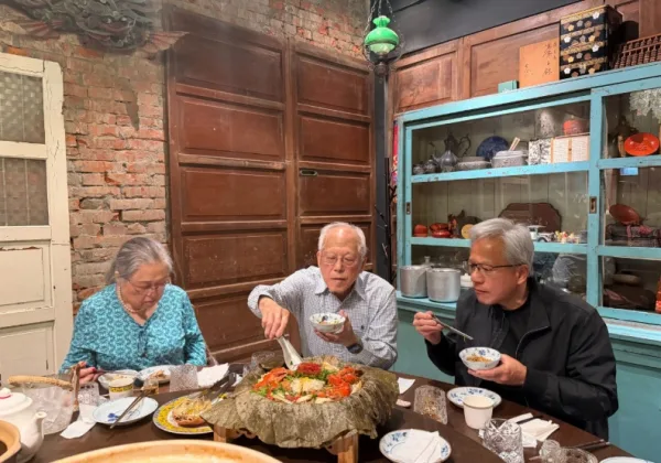 黃仁勳口中的「台灣典型父母」是什麼？他解釋，批評助員工進步