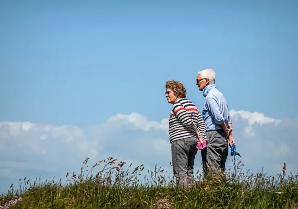 百歲時代，高齡者如何優雅生存？醫師：75歲後的健康標準只要「及格就好」
