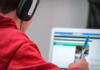 父親如何引導孩子釐清知識與考試邏輯的差異？