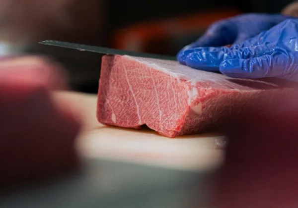 上百公斤黑鮪魚現切多震撼？豐FOOD海陸百匯打造吃到飽新高度