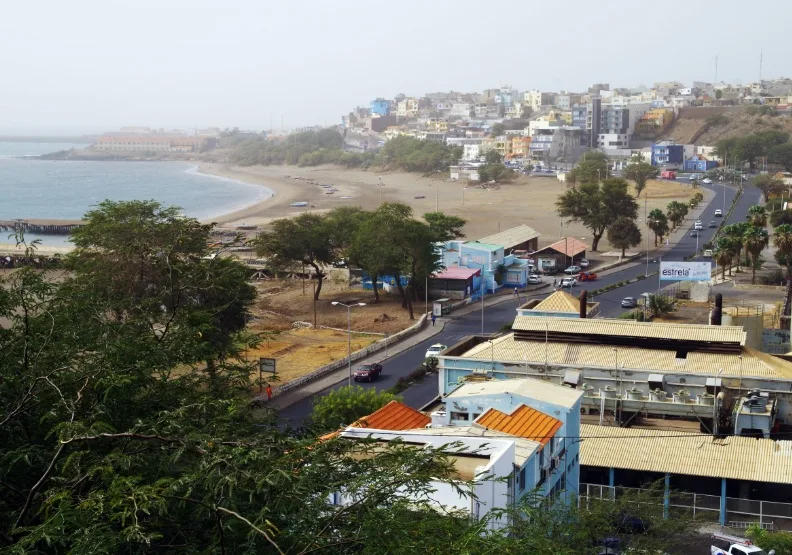 維德角首都普拉亞（Praia）位於人口最多的聖地牙哥島（Santiago）。wikimedia commons