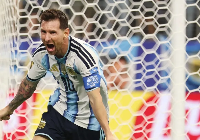 梅西（Lionel Messi）單場兩顆進球正式打破高懸 12 年的紀錄，成為世界盃歷史進球王。取自FIFA官網