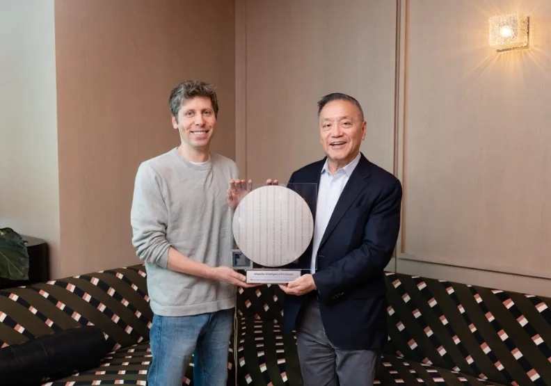 OpenAI執行長奧特曼、博通執行長陳福陽。取自X@OpenAI