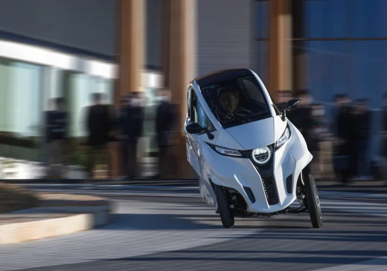 交通部今天表示，從6月30日起開放駕艙機車上路。取自臉書@Lean Mobility﻿