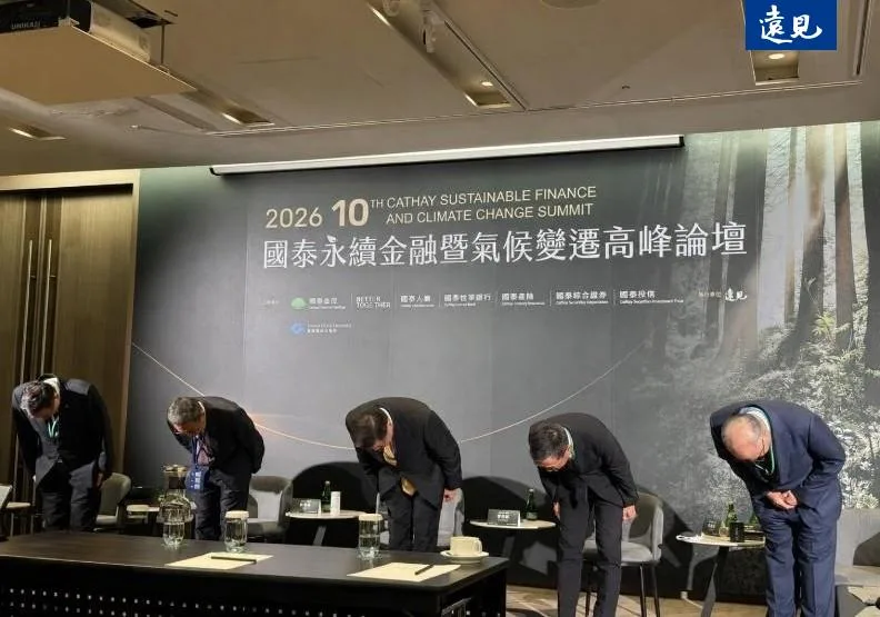 面對近日治理風暴，國泰金控總經理李長庚率領子公司高管向外界致歉。廖君雅攝