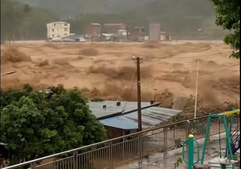 廣西橫州市的六藍水庫6日決堤，造成當地傷亡慘重。擷取自微博