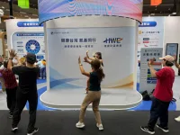 AI測健康、遊戲學防詐！高齡博覽會揭金融業「百歲人生」新戰場