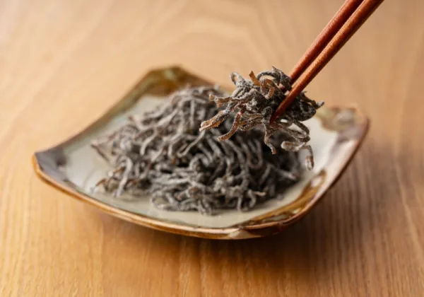 昆布鹽、鹽昆布一樣嗎？營養師解析用法差異，８類人別過量２隱藏版煮法