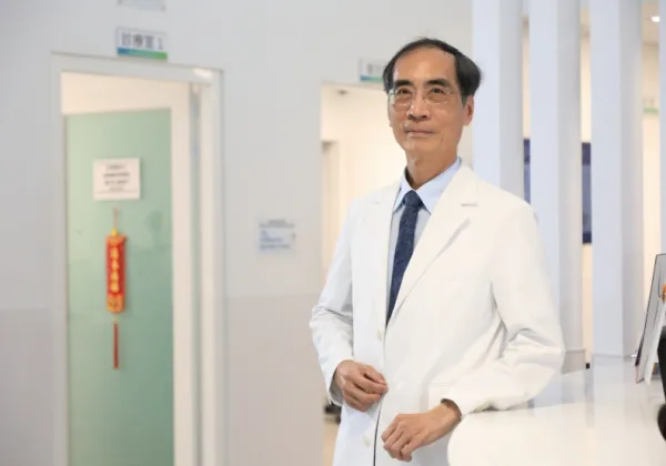 微創眼底手術非得擠大醫院？南部視網膜權威吳宗典：掌握「人、時、地、物」四大關鍵，爭取最佳治療時機