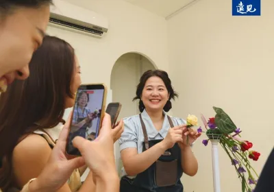 不只是插花！小雛菊把花藝課變成陪伴、療癒與重新出發的力量