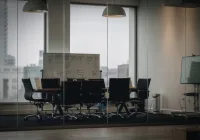 單純提醒細心，能否有效解決專業人士犯錯的問題？