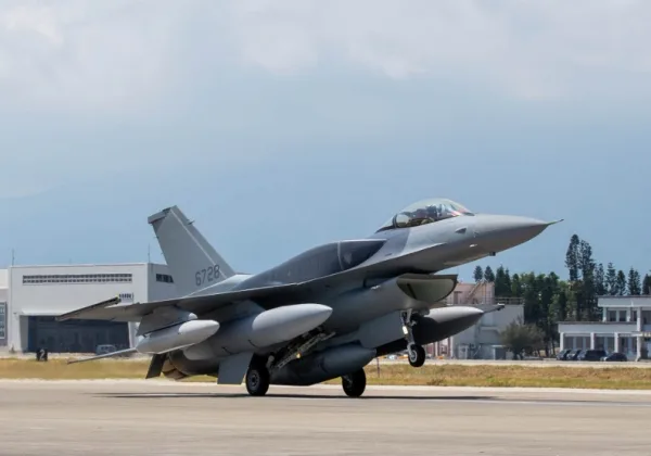 新F-16V首批2架來了，部署台東！專家：空防壓力僅稍微舒緩