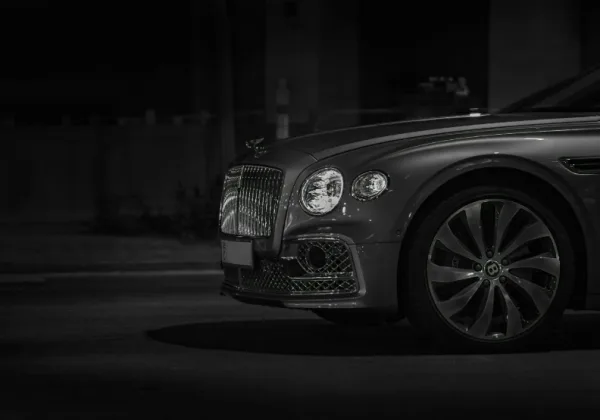為何有錢人愛買千萬名車?我在車主音樂會當接待,看懂的事