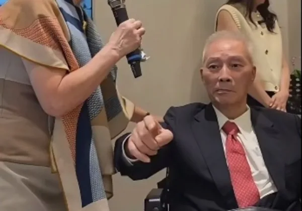78歲吳敦義坐輪椅露面！妻揭「大腦前額葉退化」醫：最先變的不是記憶