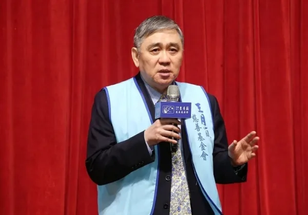 75歲王文洋跌倒骨折坐輪椅現身！醫揭長者４大骨折部位，３招防跌保命