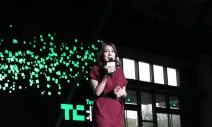 路怡珍：首位英語專訪Google執行長施密特的台灣女主播