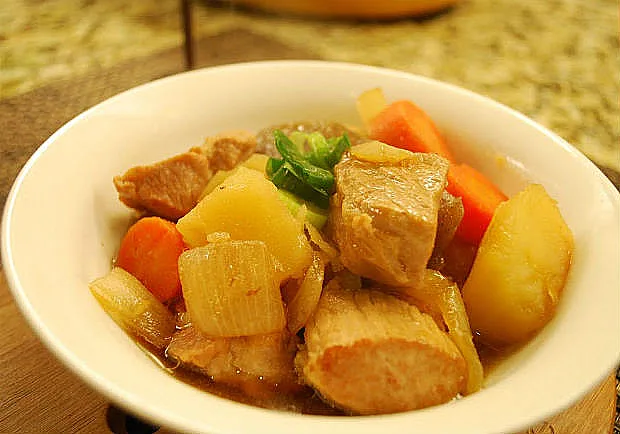 記憶深處的療癒美食！簡單又幸福的馬鈴薯燉肉