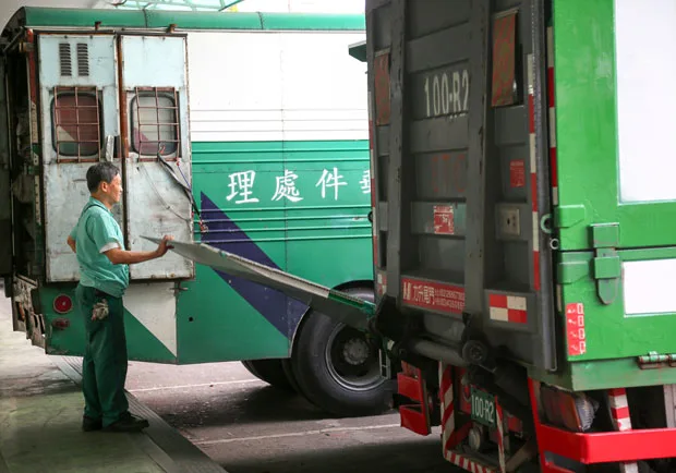 郵局爆整併潮 該捧綠色鐵飯碗嗎？