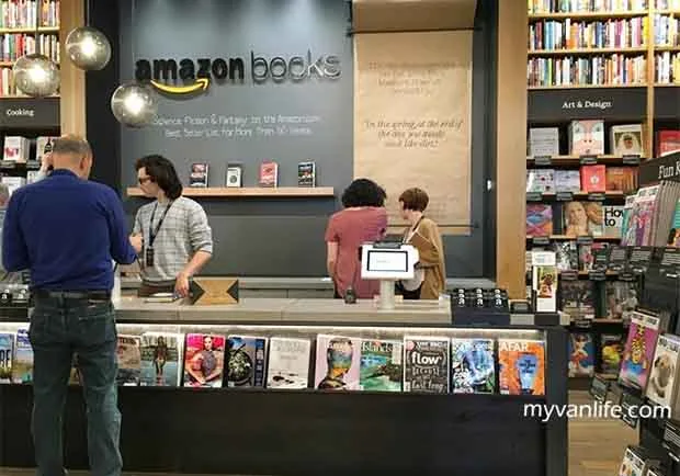 不輸台灣的誠品！拜訪亞馬遜第一家實體書店