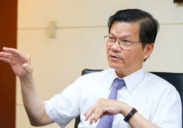 翁啟惠：忽略揭露女兒持股的必要，解讀解盲是從科學角度出發