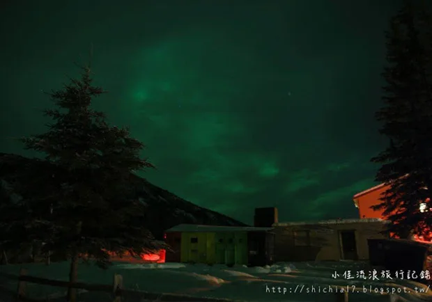 在珍娜溫泉看最美的極光show！雪中泡溫泉的獨特體驗