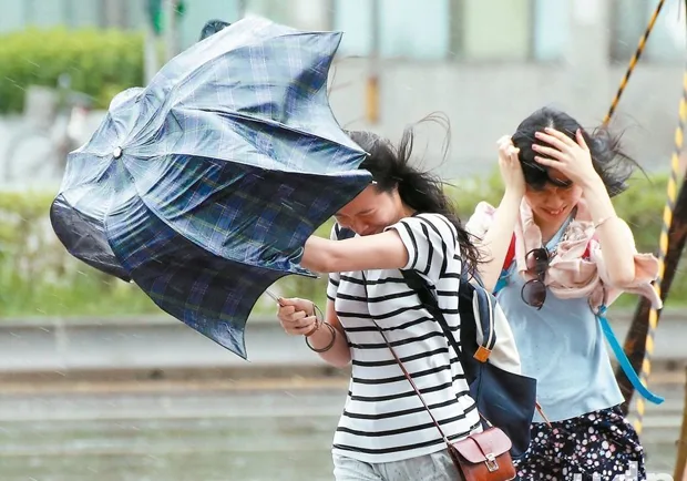 「颱風假不是假」 你沒到班 雇主扣薪沒違法