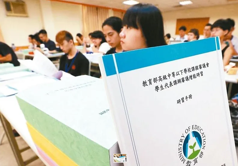 高中國文兩派觀點：文言文是藝術vs.造就思想奴隸